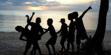 Can a Story Survive Without a Hero?